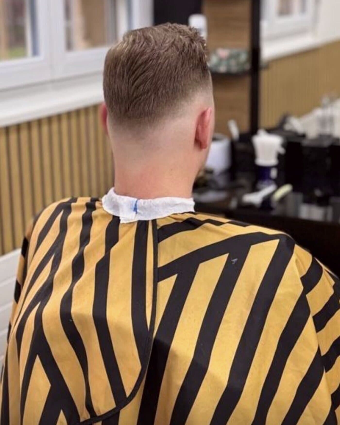 Textur-Fade mit Definition oben — Fade-Cut vom Barbier in Spreitenbach